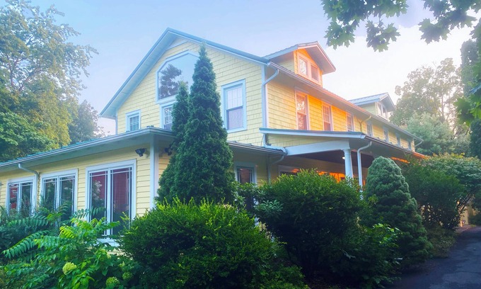Catskill Cabin | HollyKissHudsonValley Full House + Renovated Upstairs Red Barn and Loft