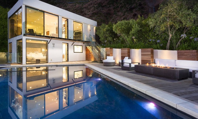 Hollywood Hills West House | Hollywood dream home beautifully designed and completely automated smart home.