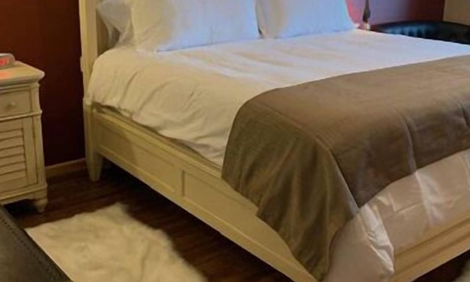 Stanardsville House | Hollywood Suite - Rm. 204