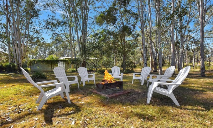 Lovedale House | Home Among the Gum Trees - Lovedale. Central to wineries and wedding venues