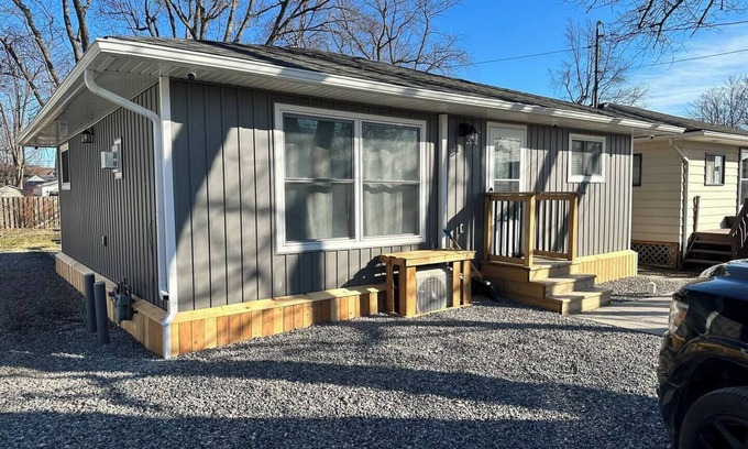 Wainfleet House | Home away from home by the lake - Cozy Cottage available for a small family.