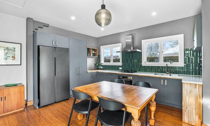 Somerfield House | Home away from home close to everything. Pet friendly.