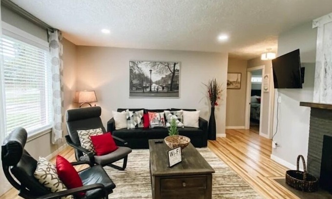 Minnehaha House | HOME AWAY FROM HOME 3 Bd 2 bath