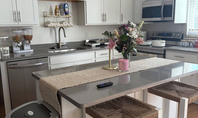 Cannondale House | Home away from Home. Charming 3-bedroom townhome in the heart of Chattanooga