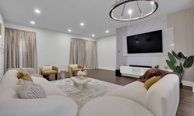 Sandy Springs House | Home away from in the @ of sandysprings