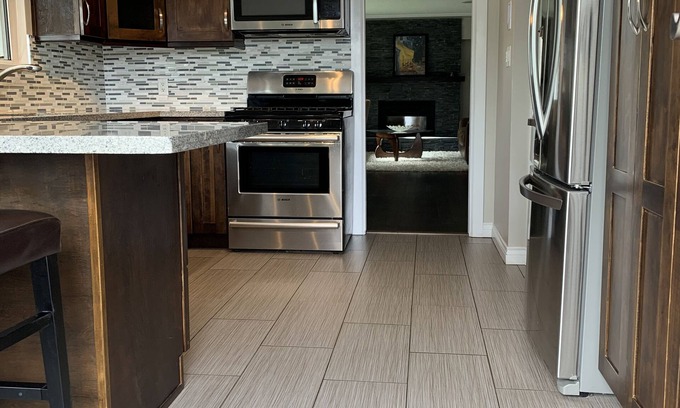 Upper Lonsdale House | Home Rental With Extra Large Deck