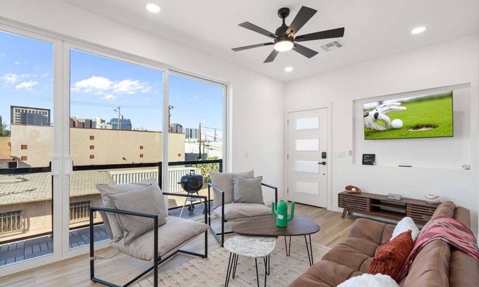 Downtown Phoenix Condo | Home Run! Walk to Chase Field | 2BR Summer Stay in Downtown PHX