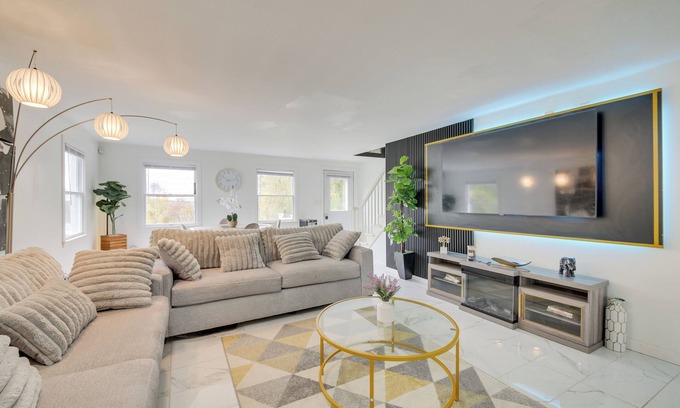 Winthrop House | Home Theater & Hot Tub: Mtn-View Winthrop Home