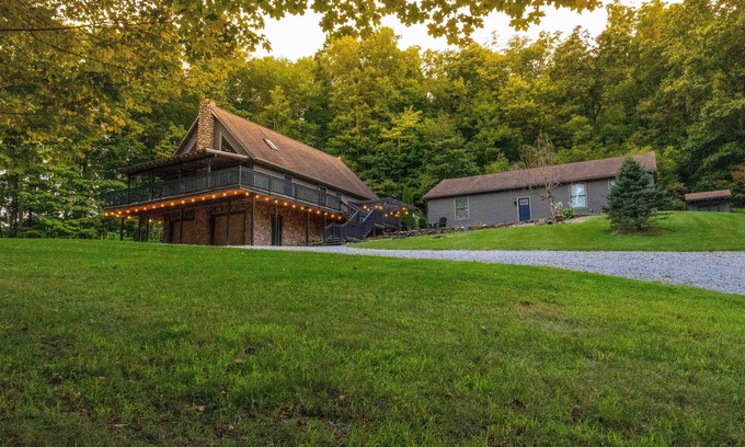 Killbuck House | Home w/Hot Tub, Pickleball & Disc Golf