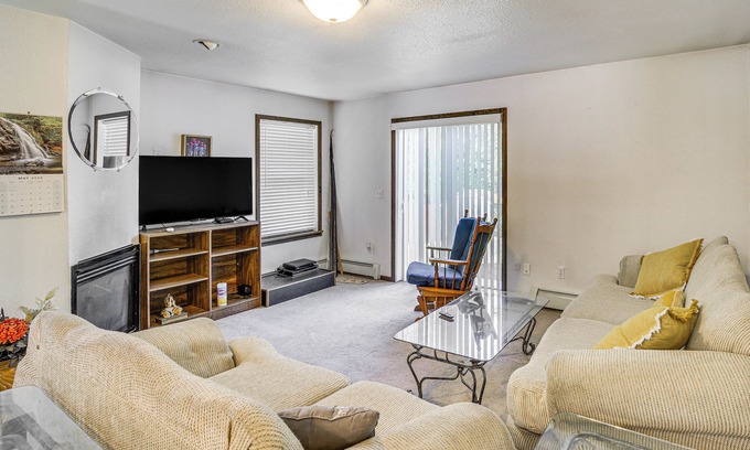 Abbott Loop House | Home w/Patio + Yard, 5 Mi to Downtown Anchorage!