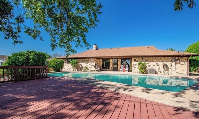 Copperas Cove House | Home with a pool & a great view