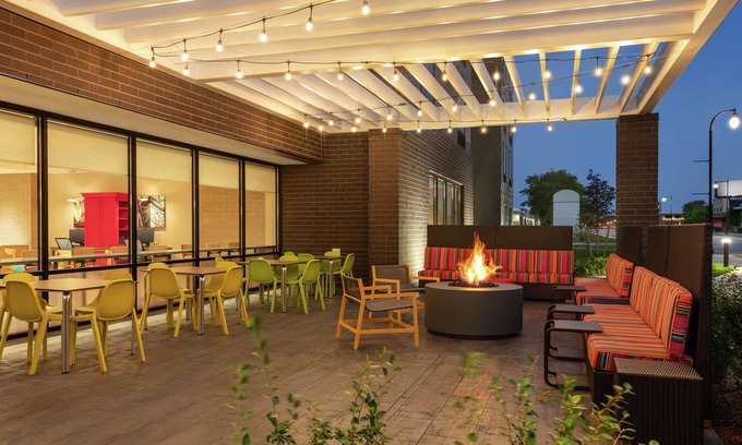 West Allis Hotel | Home2 Suites By Hilton Milwaukee West