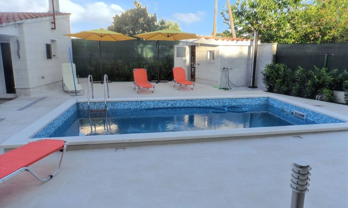 Kastel Stafilic Apartment | Homerez - Apartment in Kaštel Štafilić