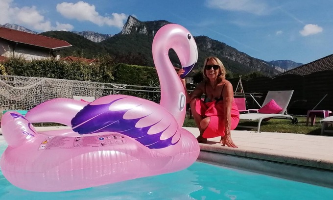 Voreppe Apartment | Homerez - Appartement for 4 ppl. with shared pool, garden and terrace at Voreppe