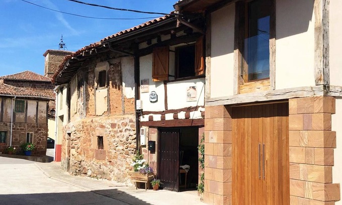 Villasur de Herreros House | Homerez - Big house for 12 ppl. with terrace at Villasur de Herreros