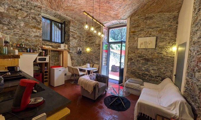 Bastia Apartment | Homerez - Charming apartment in Bastia with enclosed garden