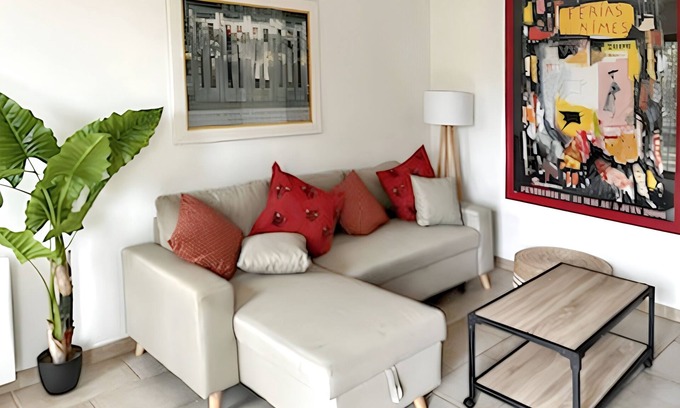 Costieres House | Homerez - Charming house in Nîmes with private garden