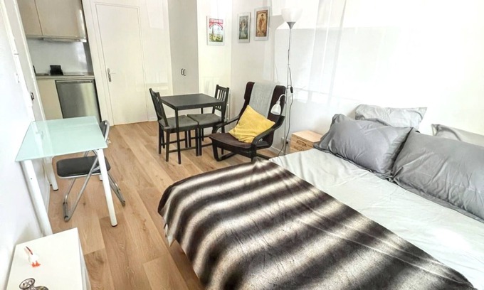 Montrouge Apartment | Homerez - Charming Studio in Montrouge - 20 m² - Internet included
