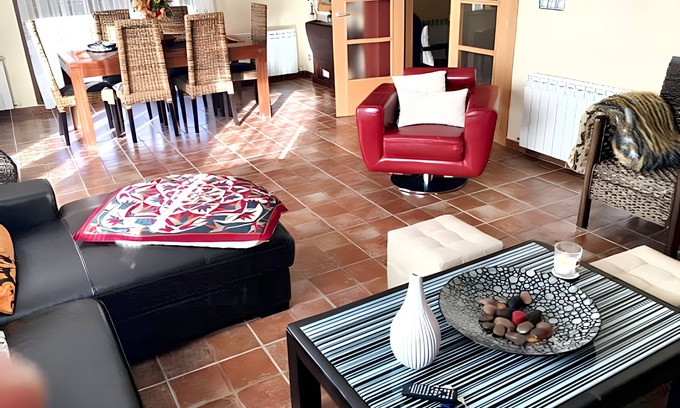 Quintanilla del Agua y Tordueles House | Homerez - Comfortable House in Quintanilla with fireplace
