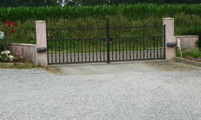 Lahosse House | Homerez - Family House with Garden in Lahosse