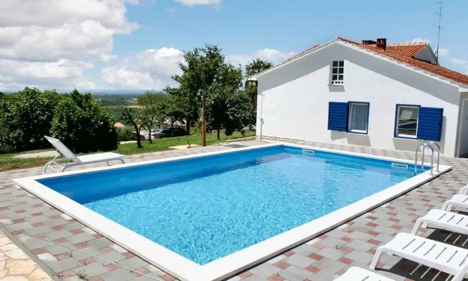 Buje Villa | Homerez - Family villa in Buje with pool and sea view