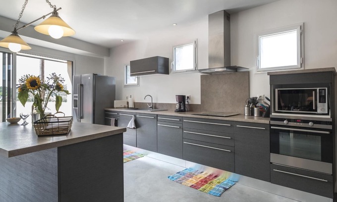 La Digne-d'Aval House | Homerez - House for 10 ppl. with swimming-pool and terrace at La Digne-d'Aval