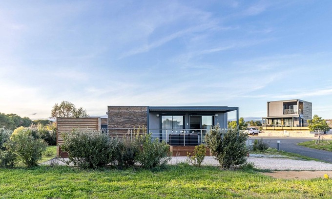 Homps House | Homerez - House for 6 ppl. with shared pool, garden and terrace at Homps