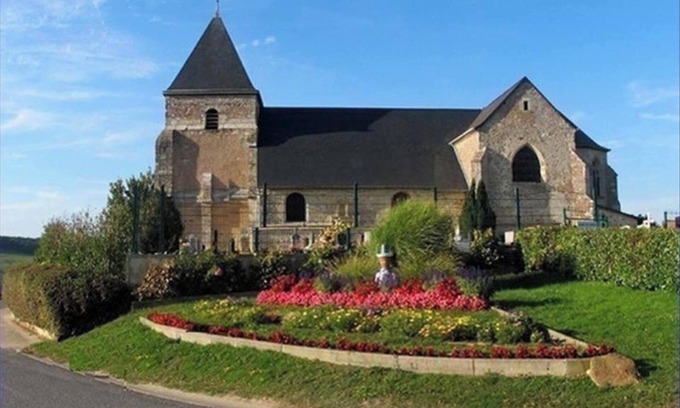 Chavot-Courcourt House | Homerez - House with Garden in Chavot-Courcourt