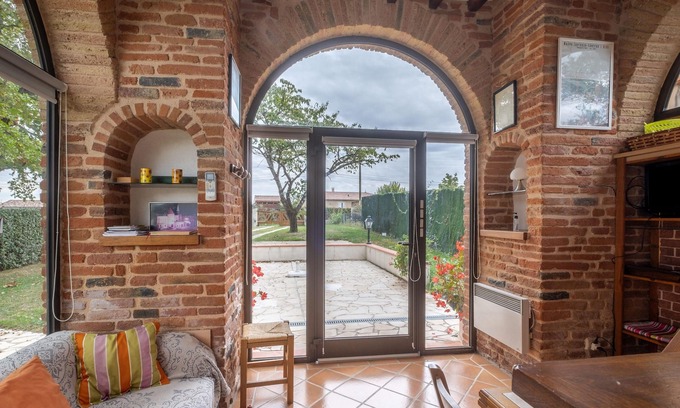 Villemur-sur-Tarn House | Homerez - House for 4 pers. with shared pool in Villemur-sur-Tarn