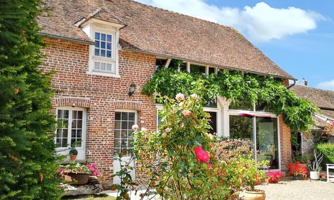 Le Vaudreuil House | Homerez - House in Le Vaudreuil