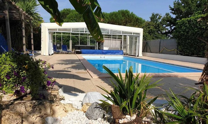 Meursac House | Homerez - House with pool in Meursac