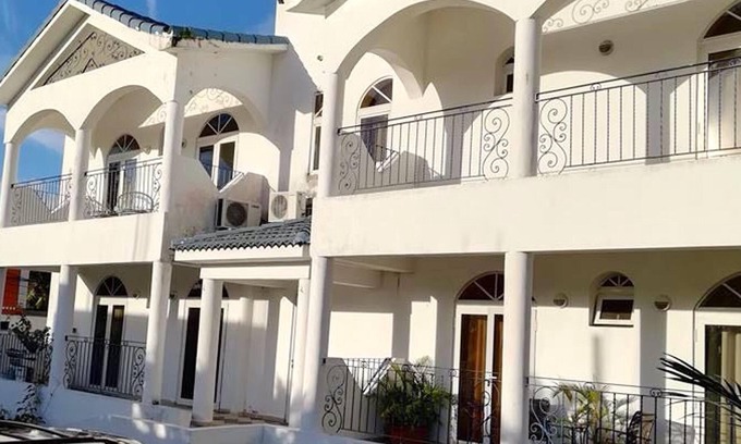 Reparto Ibarra House | Homerez - Nice house 600 m away from the beach for 2 ppl. with shared pool
