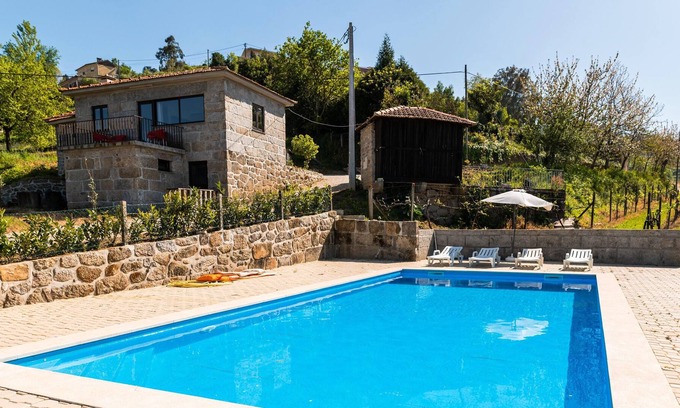 Castelo de Paiva House | Homerez - Nice house for 5 ppl. with shared pool, terrace and balcony at Fornos