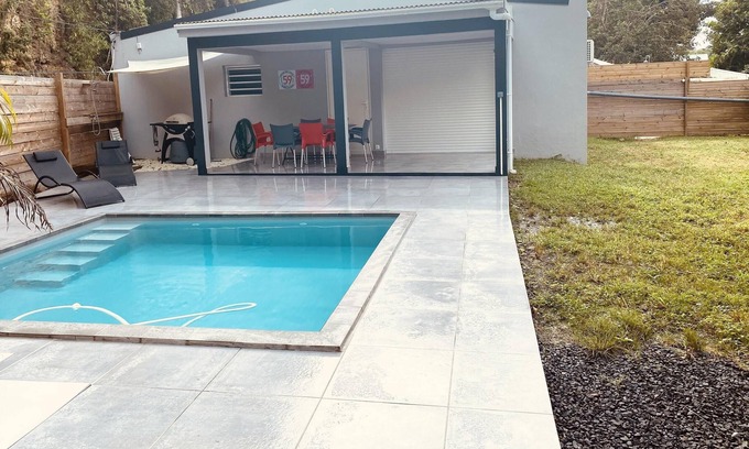 Les Abymes Villa | Homerez - Nice villa 5 km away from the beach for 4 ppl. with swimming-pool