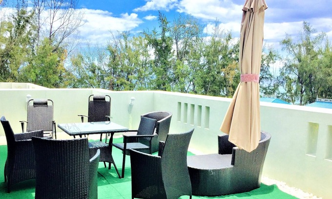 Wolmar Apartment | Homerez - Spacious appartement for 7 ppl. with shared pool at Flic en Flac