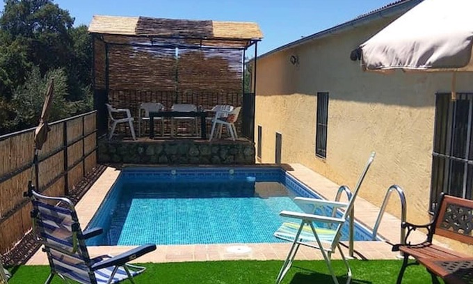 Montanchez Villa | Homerez - Spacious villa for 8 ppl. with swimming-pool and garden at Cáceres