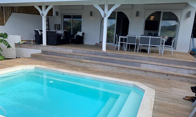 Orient Bay Villa | Homerez - Villa for 4 ppl. with swimming-pool and sea view at Baie orientale