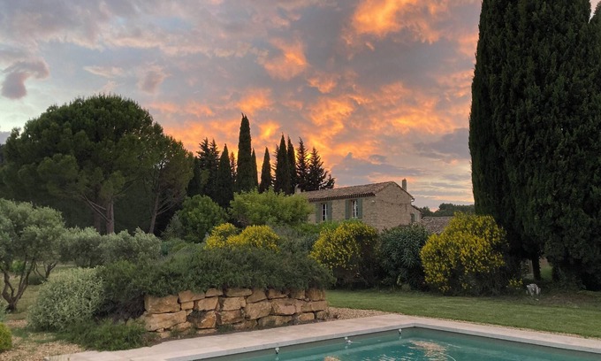 Beaumes-de-Venise Villa | Homerez - Villa with Pool Beaumes-de-Venise