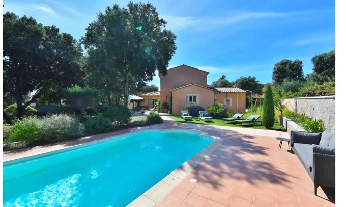 Saint-Siffret Villa | Homerez - Villa in Saint-Siffret