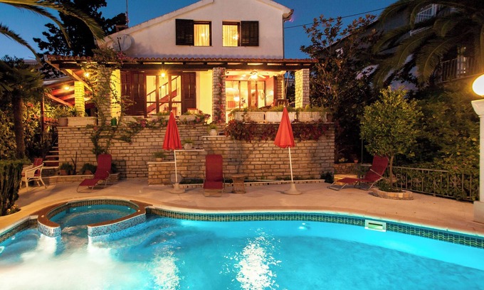 Seget Vranjica Villa | Homerez - Villa in Seget Vranjica