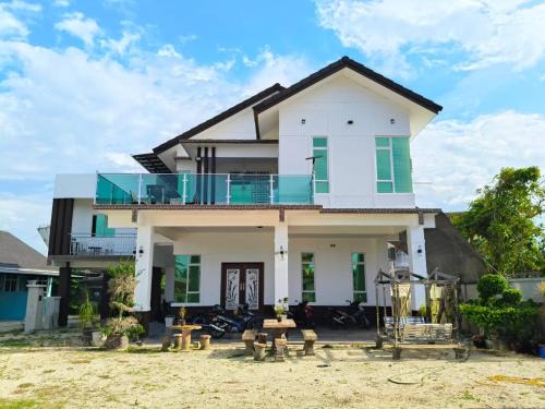 Keladong House | Homestay and roomstay Din 5555