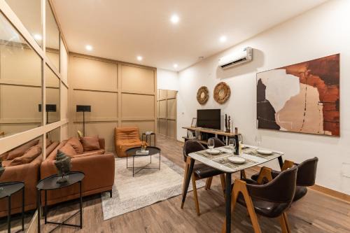 Ba Dinh Apartment | Homestay CHẤT-Self check,Kitchen,Free Laundry