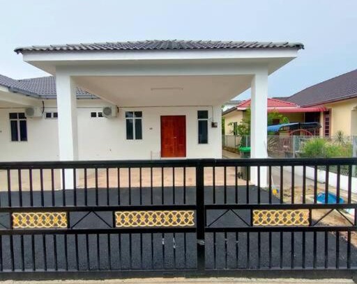 Kampung Bintong House | Homestay Usrati 17J (untuk muslims sahaja)