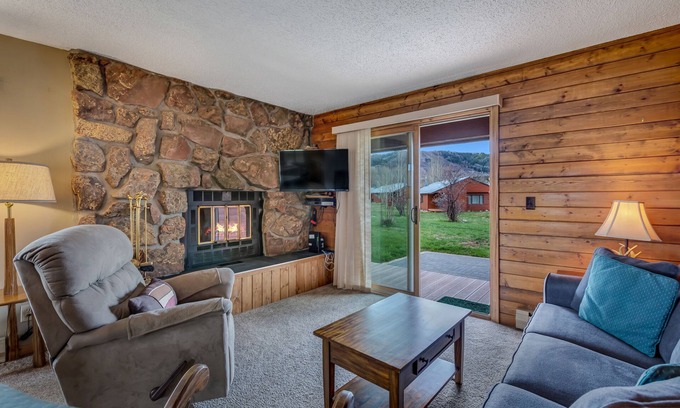 Clark Cabin | Homesteader - Peaceful cabin with beautiful views