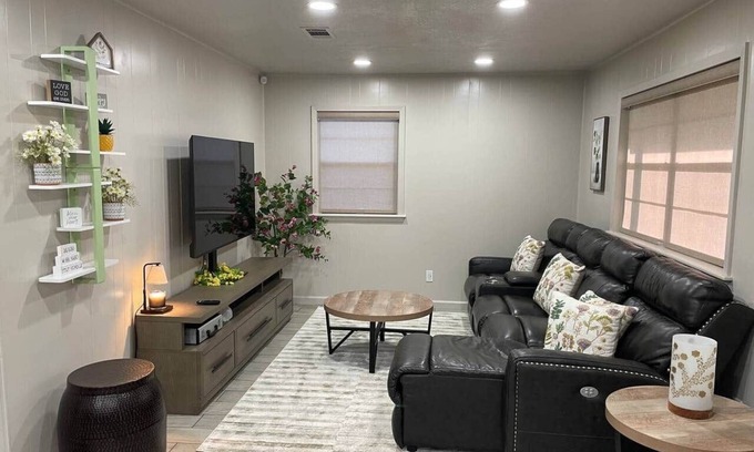 Hugo House | HomeSuite Cabin | Near Casino & Hugo Lake