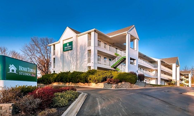 Independence Hotel | HomeTowne Studios by Red Roof Kansas City - Independence, MO