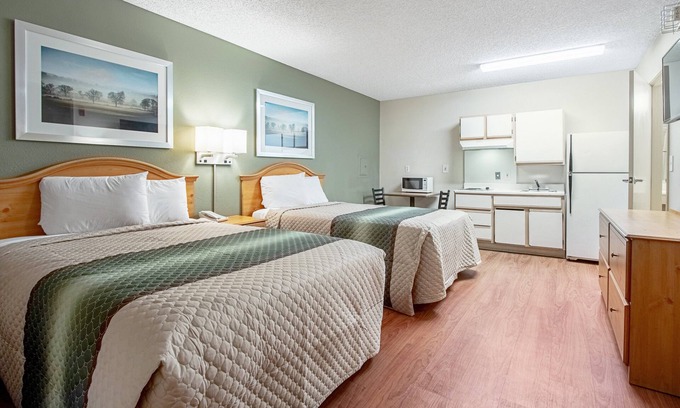 North Mountain Hotel | HomeTowne Studios by Red Roof Phoenix - Black Canyon Highway