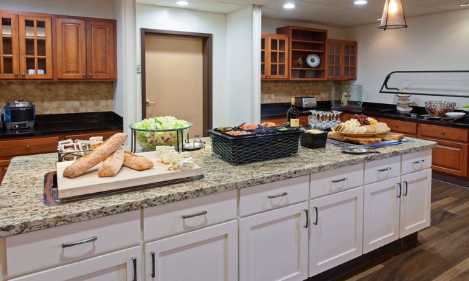 Fairfield Hotel | Homewood Suites by Hilton Fairfield-Napa Valley Area