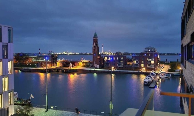 Nord-Mitte Apartment | Homey Apartments Harbour Suite - Parking, 2 Bathrooms, Elevator, City