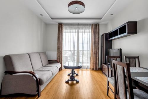 Bemowo Apartment | Homey Comfort Stay Apartment by BookingHost